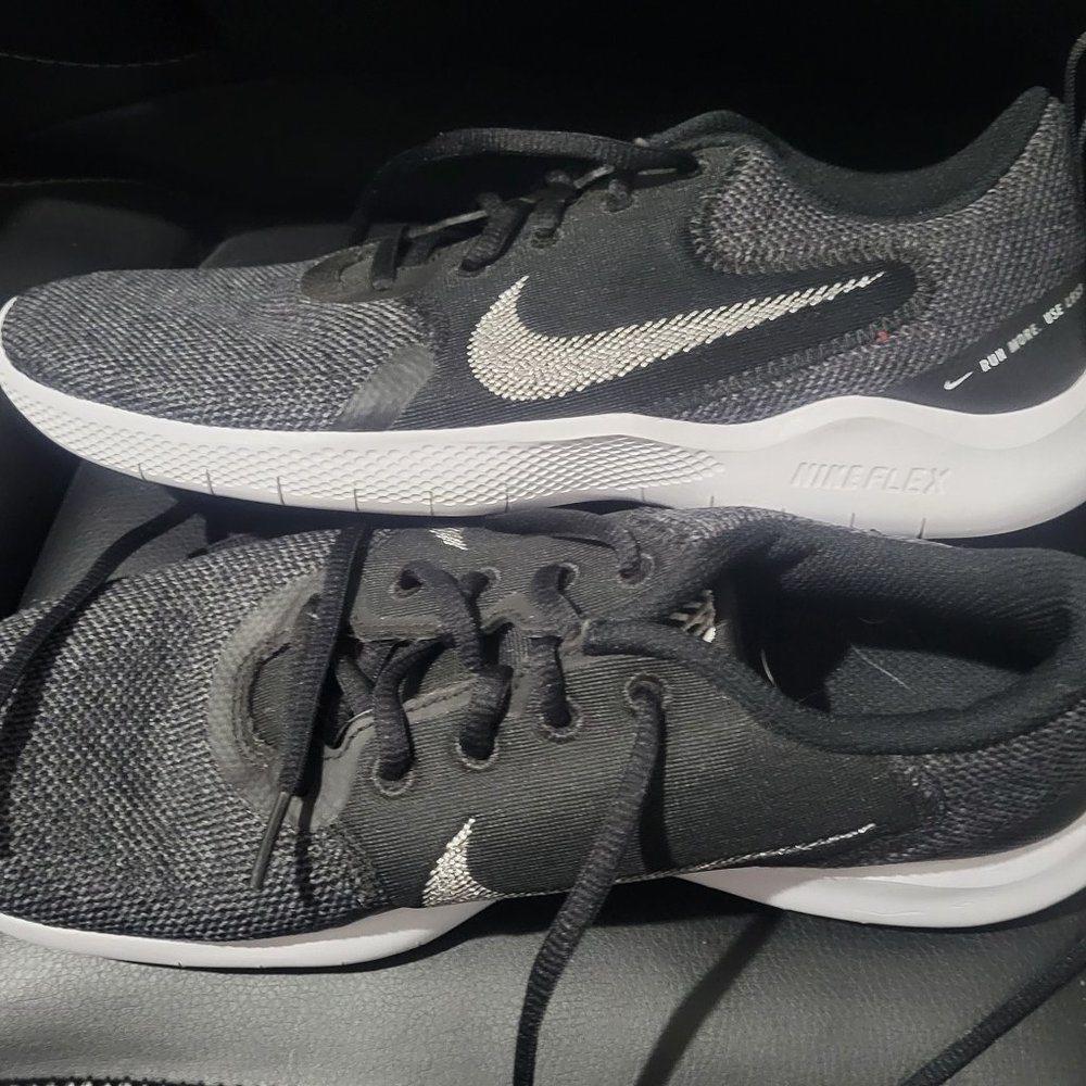 Womens Nike brand Flex - size 9